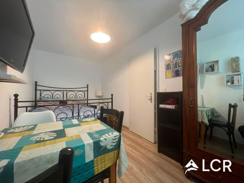 Belle maison de 5.5pièces meublé 4 CHB / 2 SDB / 1 terrasse / 3 places de parc / 1 grand jardin privatif (aucun vis à vis) (8)