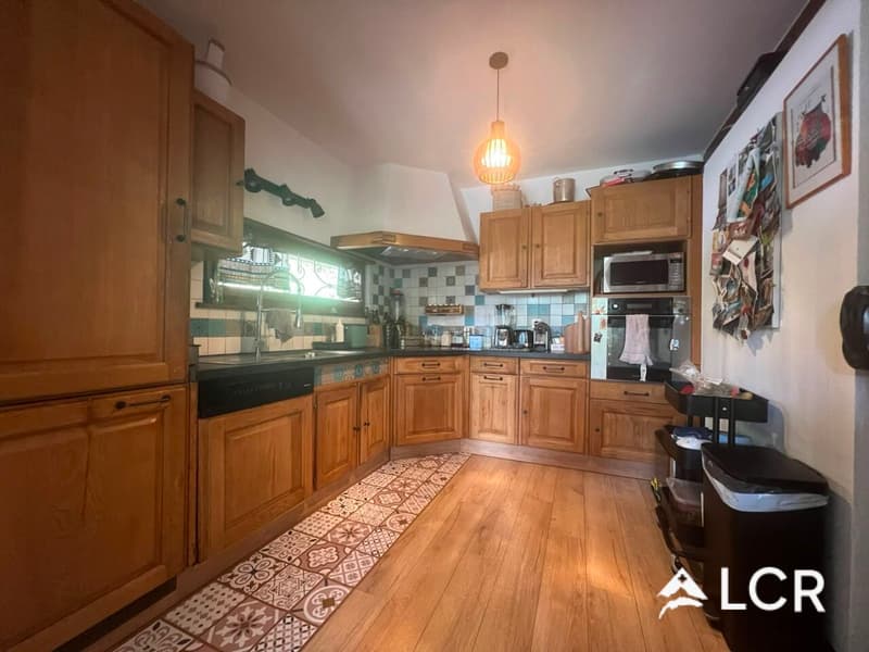Belle maison de 5.5pièces meublé 4 CHB / 2 SDB / 1 terrasse / 3 places de parc / 1 grand jardin privatif (aucun vis à vis) (4)