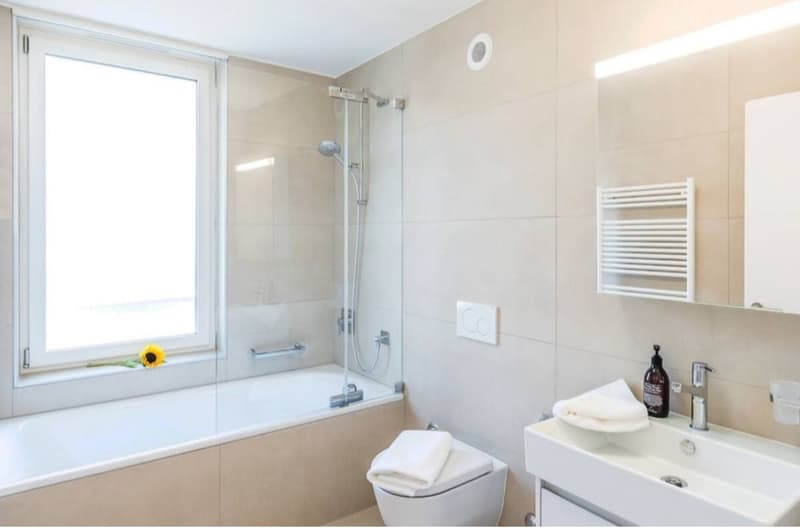 Bel appartement de standing de 3.5p meublé à Montreux avec vue au lac (9)
