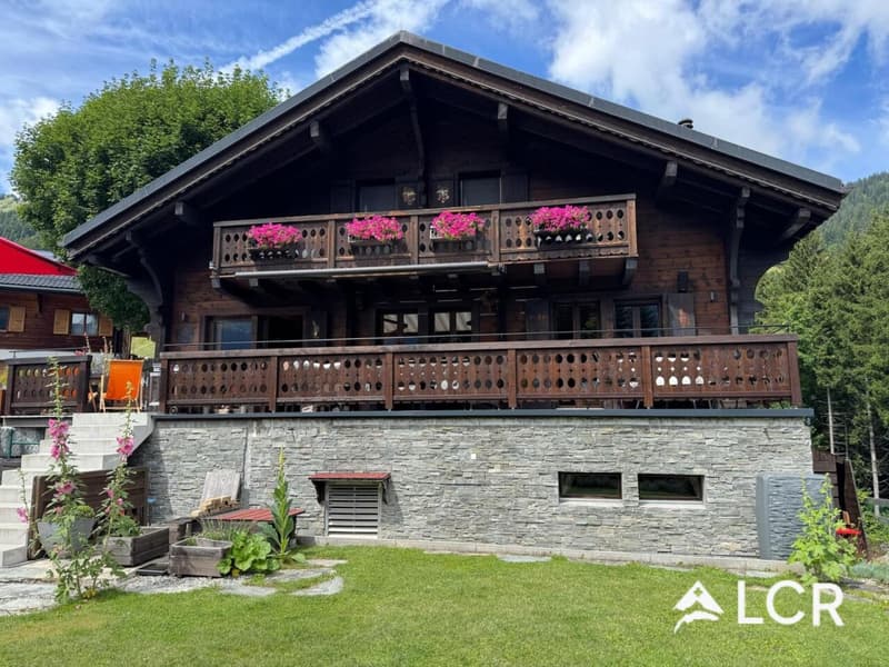 Magnifique chalet de 7.5P avec vue panoramique et cadre idylllique (1)