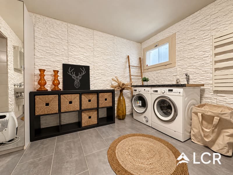 Surface commerciale aménagée en logement  - 3,5 pièces - Place de parking (9)