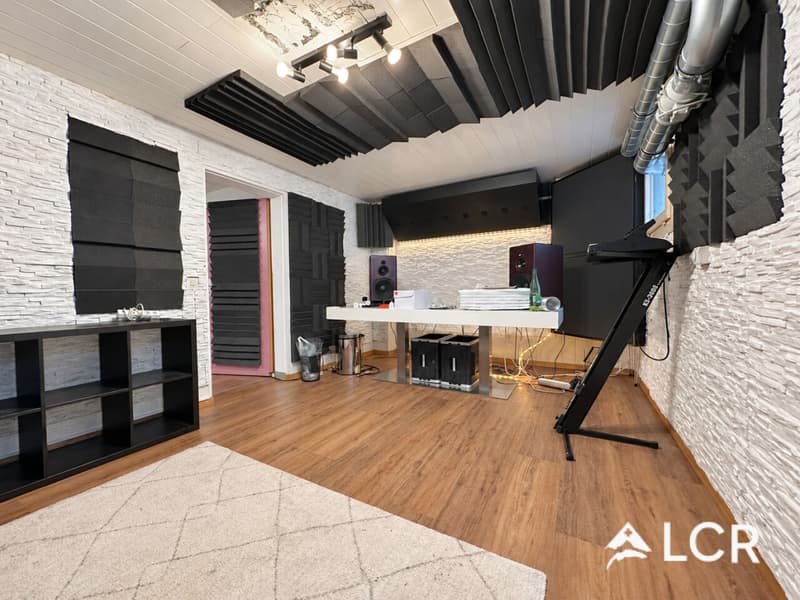 Surface commerciale aménagée en logement  - 3,5 pièces - Place de parking (11)