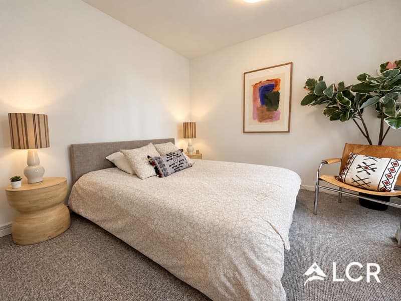Surface commerciale aménagée en logement  - 3,5 pièces - Place de parking (4)