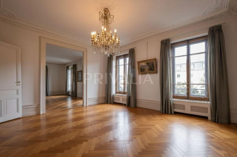 Superbe hôtel particulier au coeur du quartier de l'Église Russe (2)