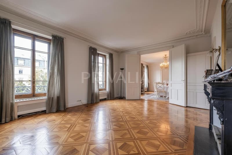 Superbe hôtel particulier au coeur du quartier de l'Église Russe (3)
