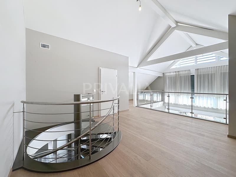 Attique en duplex Minergie de 135 m² avec balcon et cheminée à Mies (4)