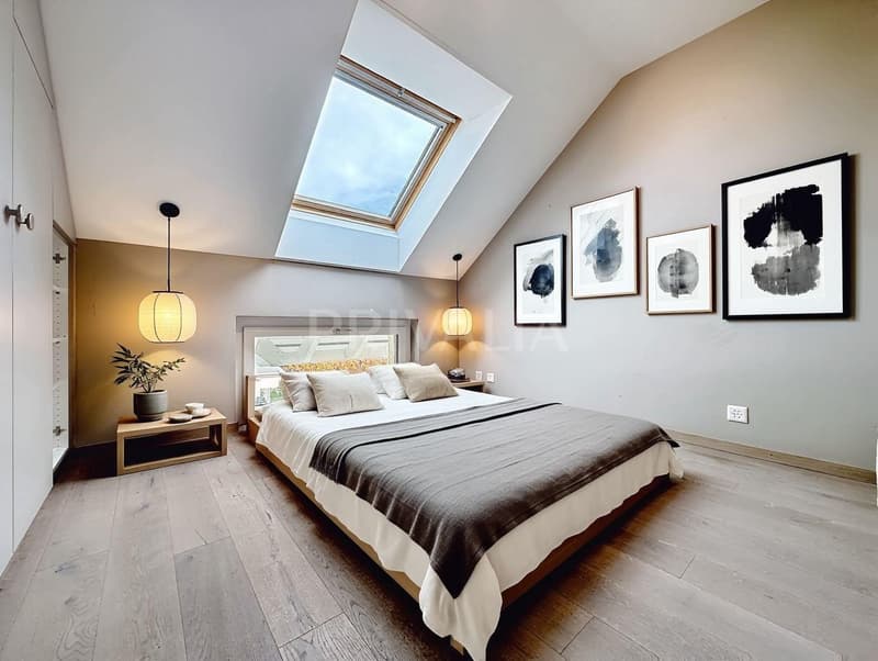 Attique en duplex Minergie de 135 m² avec balcon et cheminée à Mies (3)