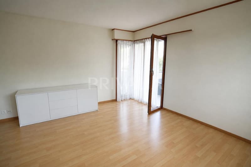 En exclusivité : Charmant 2½ pièces avec balcons et vue sur le lac (3)