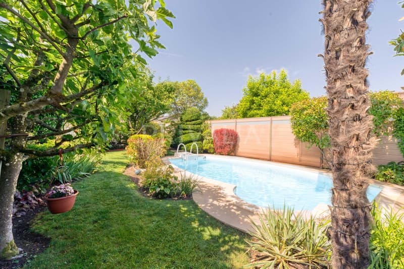 En exclusivité : Charmante maison mitoyenne avec piscine (1)