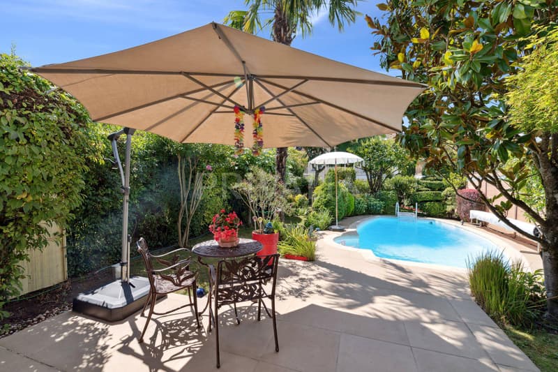 En exclusivité : Charmante maison mitoyenne avec piscine (2)