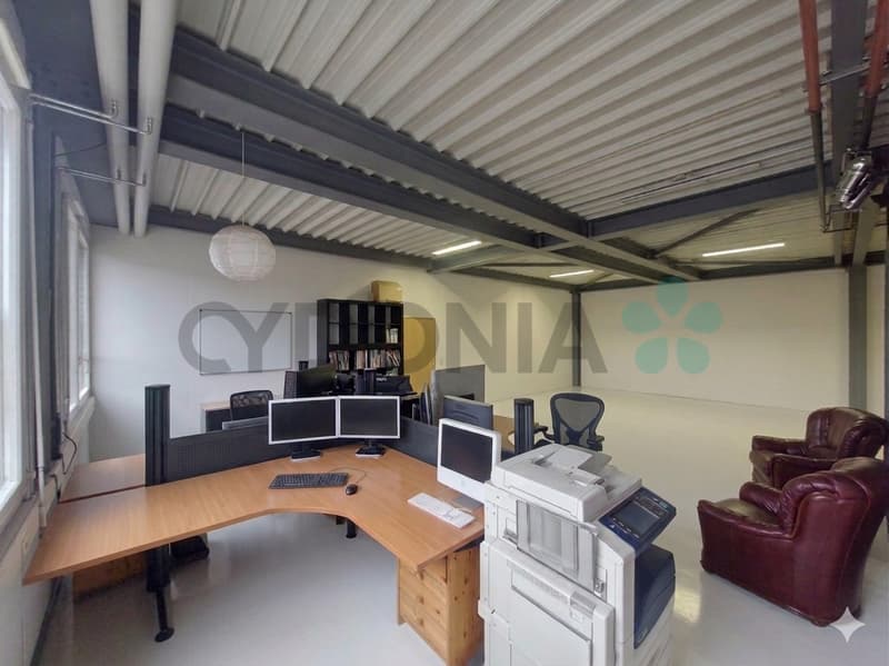 Local commercial avec bureaux et dépôt à louer totalisant 270m2 (1)