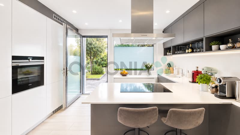Belle maison mitoyenne d'une surface de 135 m² répartie sur trois étages, en zone résidentielle d'Aire. (1)