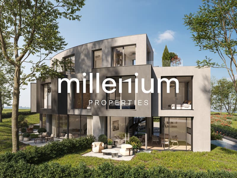 photo d'une maison moderne vue du terrain / picture of a modern home as seen from the land