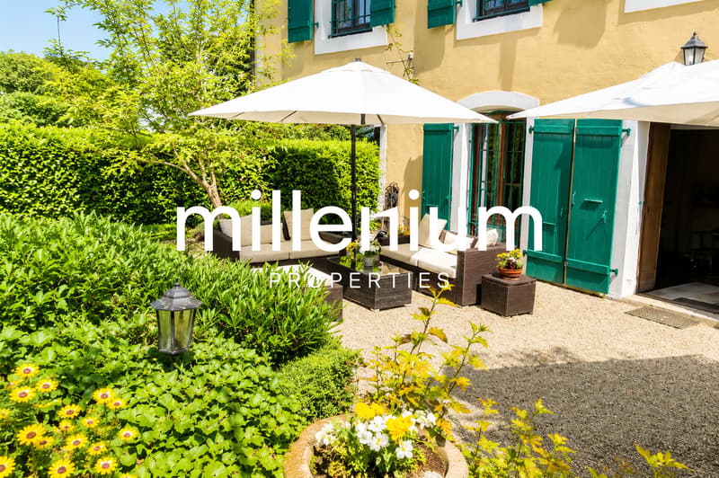 Appartement duplex de charme en rez-de-jardin au Château Barillet --Satigny (1)