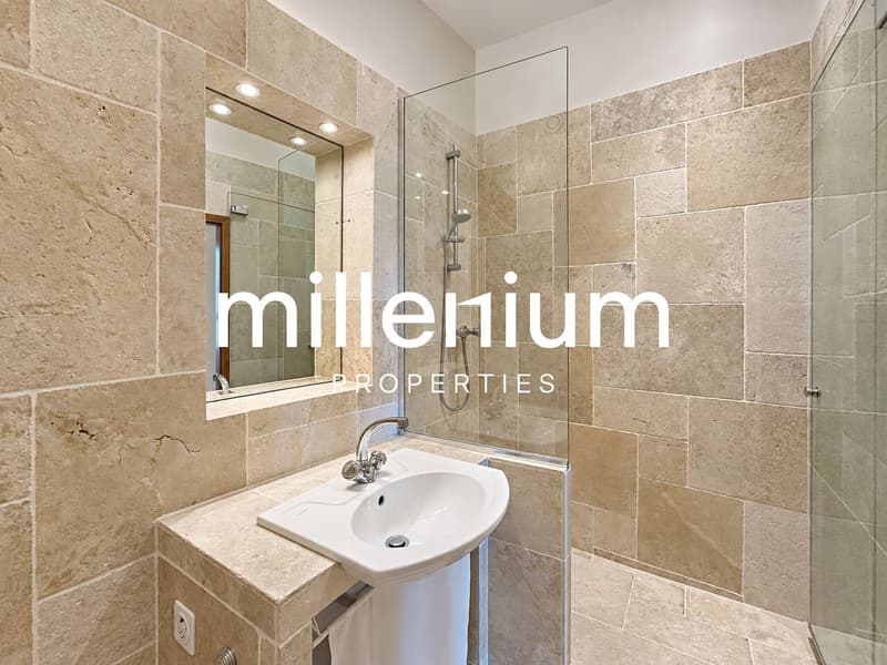 Appartement duplex de charme en rez-de-jardin au Château Barillet --Satigny (9)