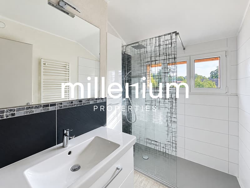 Appartement de 3 pièces au dernier étage avec terrain privatif (8)