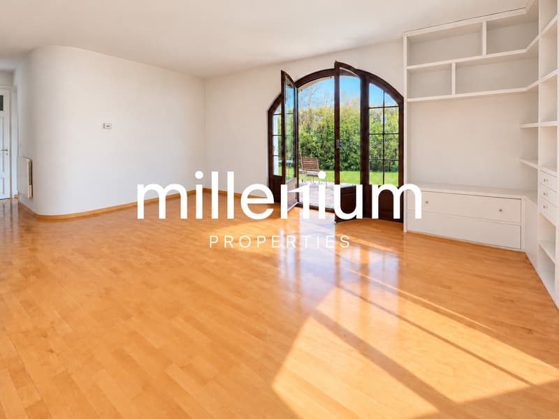 Maison contemporaine semi meublée avec jardin et studio indépendant (5)