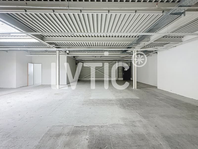 Showroom, bureaux, locaux de 1265 m2 divisibles à louer à Conthey (9)