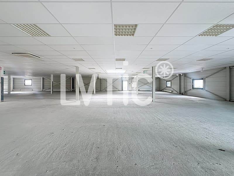 Showroom, bureaux, locaux de 1265 m2 divisibles à louer à Conthey (6)