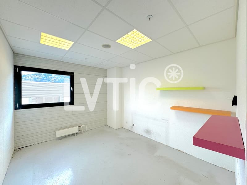 Showroom, bureaux, locaux de 290 m2 à louer à Conthey (4)