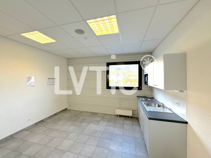 Showroom, bureaux, locaux de 290 m2 à louer à Conthey (5)