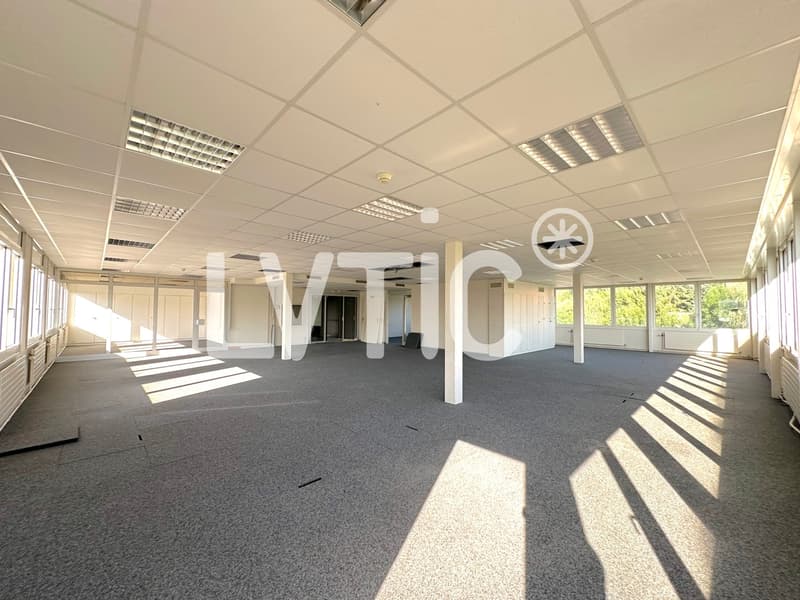 Bureaux, locaux de 886 m2 divisibles à louer à Ropraz (3)