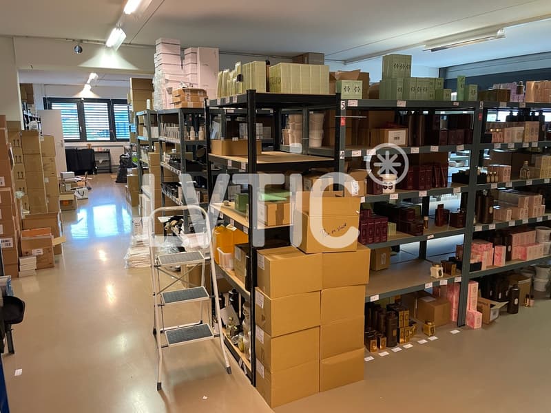 Bureaux, atelier, labo, dépôt de 330 m2 à louer à Nyon (7)