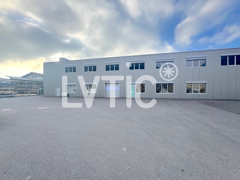 Locaux, bureaux de 565 m2 à louer à Villeneuve (2)