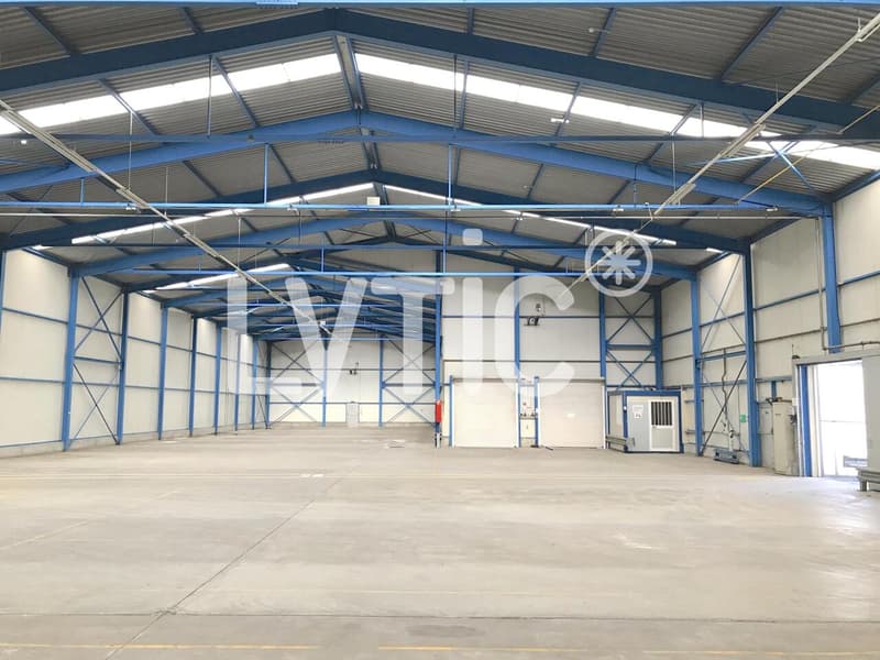 Halle industrielle, atelier, dépôt de 3500 m2 à louer à Martigny (2)