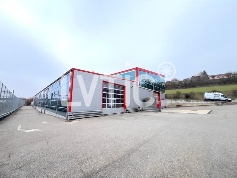 Site industriel, bureaux de 4000 m2 environ à vendre à Avry-sur-Matran