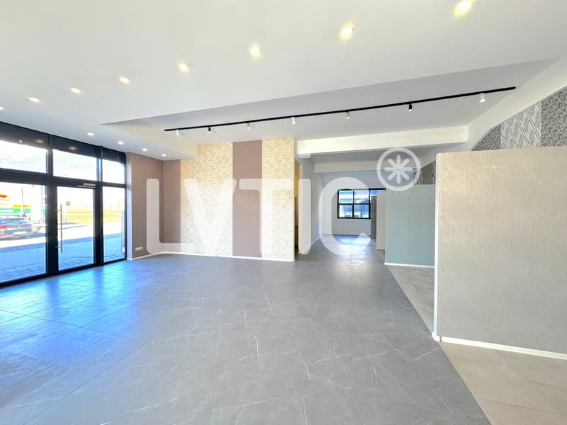 Showroom, locaux, atelier de 225 m2 à louer proche Villeneuve (4)