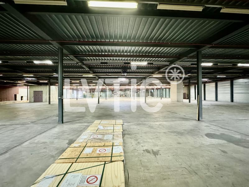 Dépôt logistique de 2200 m2 à louer à Etoy (4)