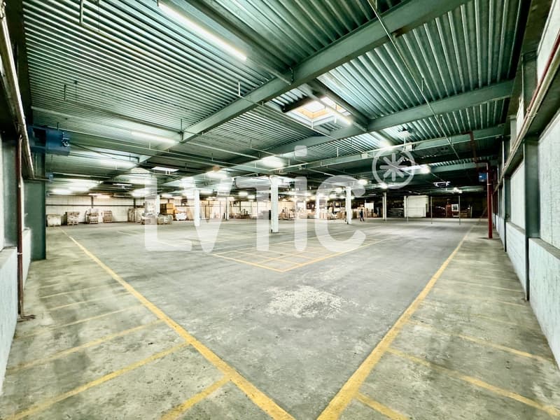 Dépôt logistique de 2200 m2 à louer à Etoy (2)