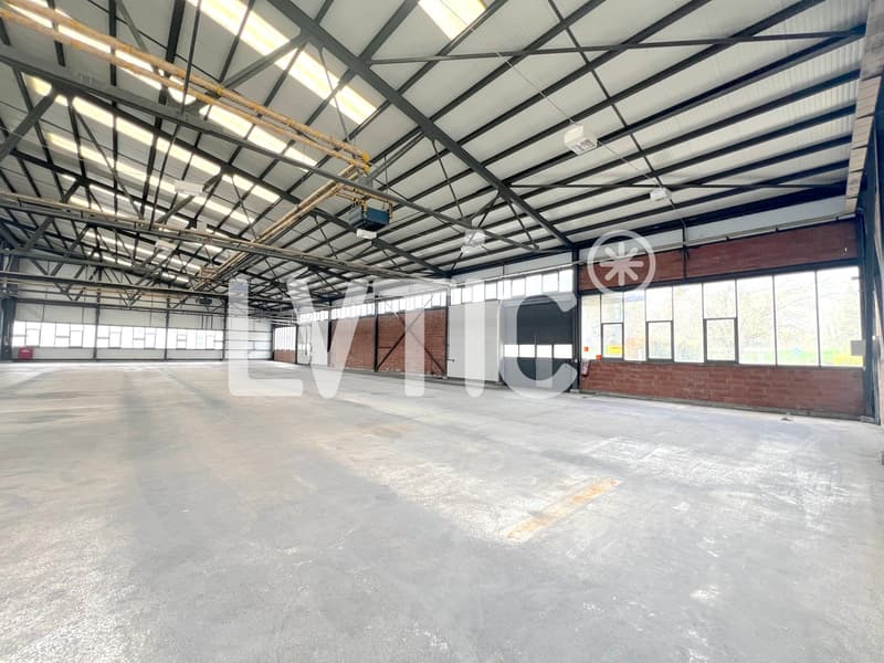 Halle industrielle, bureaux et surfaces extérieures à louer à Aigle (2)