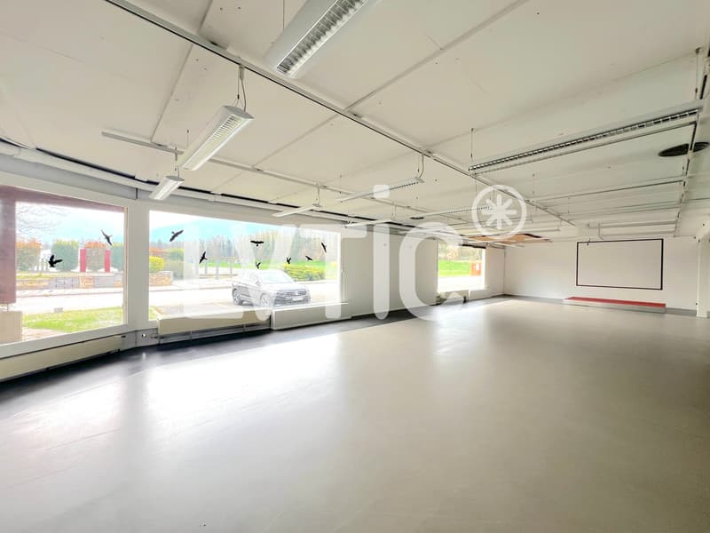 Halle industrielle, bureaux et surfaces extérieures à louer à Aigle (7)