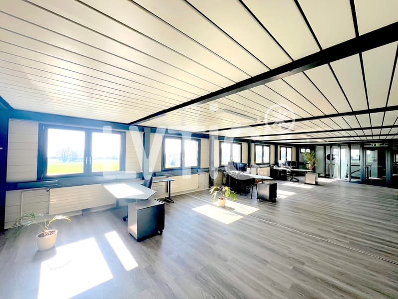 Halle industrielle, bureaux de 3600 m2 à louer proche Cortaillod (8)