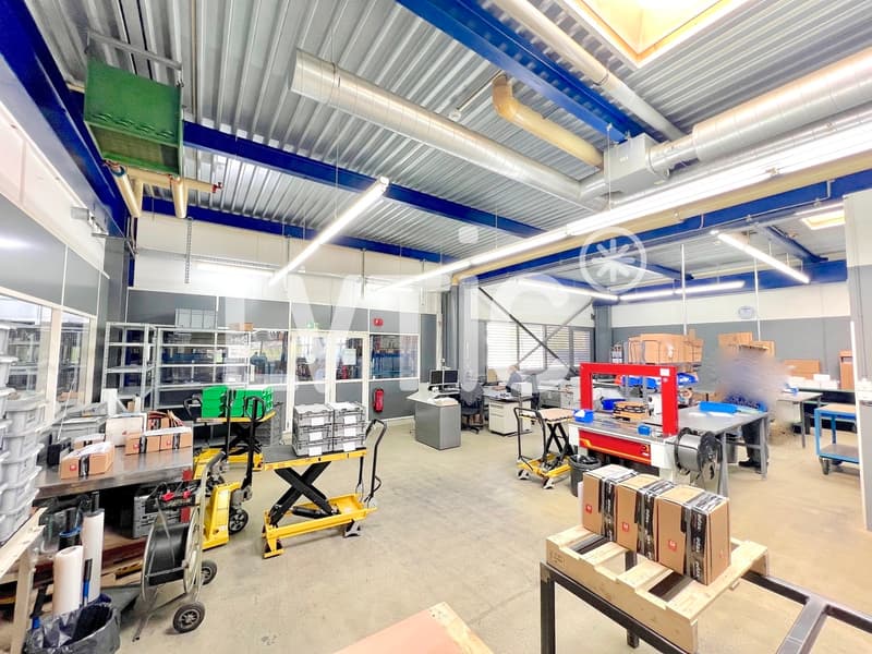 Halle industrielle, bureaux de 3600 m2 à louer proche Cortaillod (4)