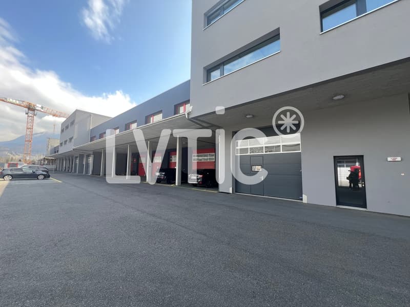 Bâtiment industriel, ateliers, bureaux de 3000 m2 à vendre à Collombey (13)