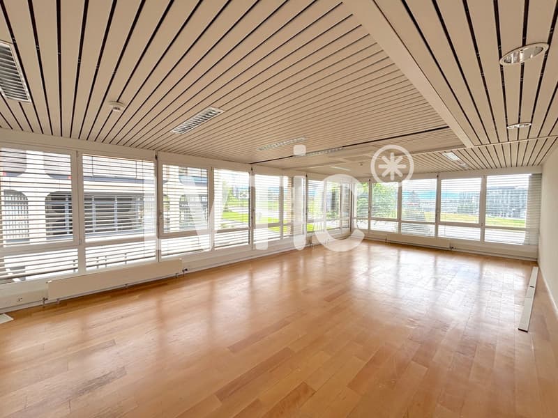 Showroom, locaux, bureaux de 640 m2 à louer à Crissier (5)