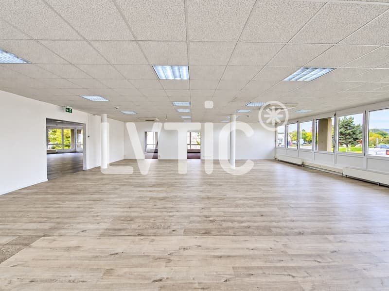 EXCLUSIVITÉ - Locaux de 640 m2 divisibles à louer à Crissier (9)