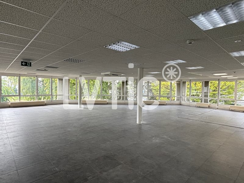 Showroom, locaux, bureaux de 640 m2 à louer à Crissier (2)