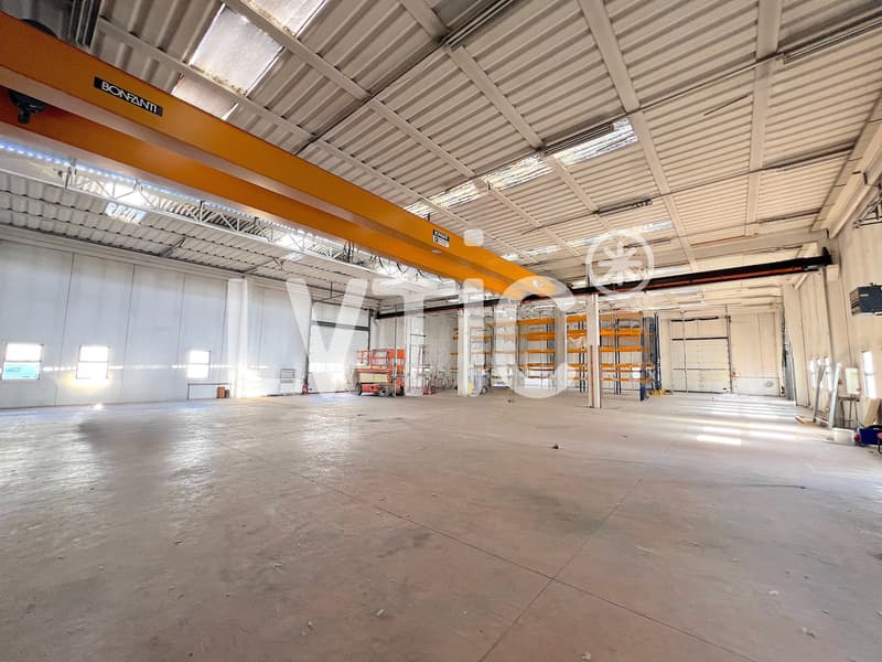 Halle industrielle, showroom, bureaux de 2000 m2 à louer à Martigny (4)