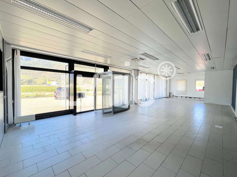 Halle industrielle, showroom, bureaux de 2000 m2 à louer à Martigny (6)