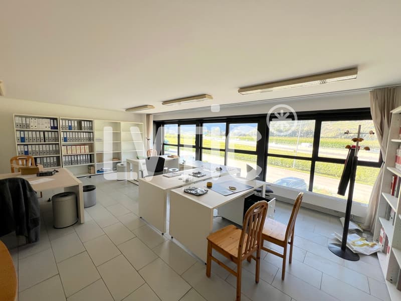 Halle industrielle, showroom, bureaux de 2000 m2 à louer à Martigny (7)