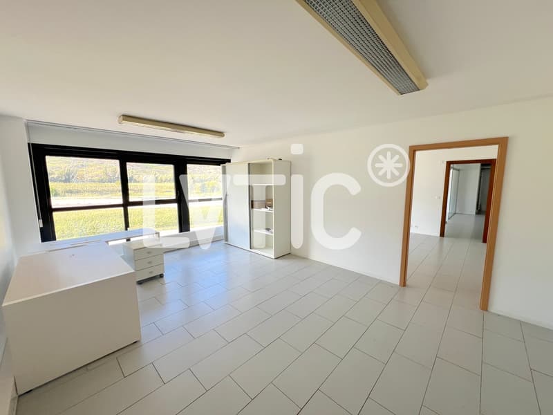 Halle industrielle, showroom, bureaux de 2000 m2 à louer à Martigny (9)