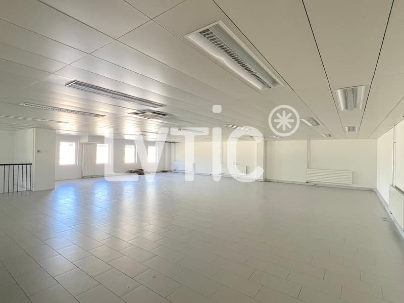 Halle industrielle, showroom, bureaux de 2000 m2 à louer à Martigny (8)