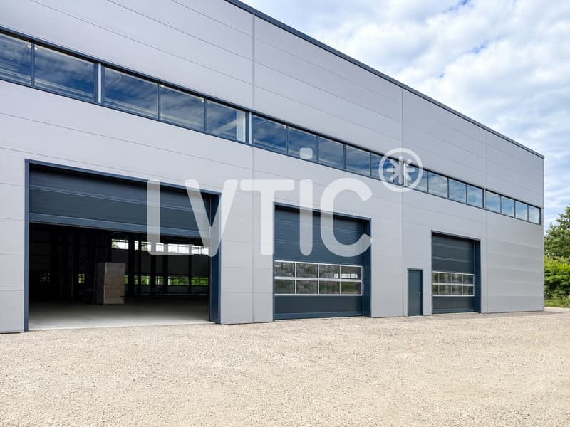 Halle industrielle de 3200 m2 divisible 1500 m2 à louer à Domdidier (2)