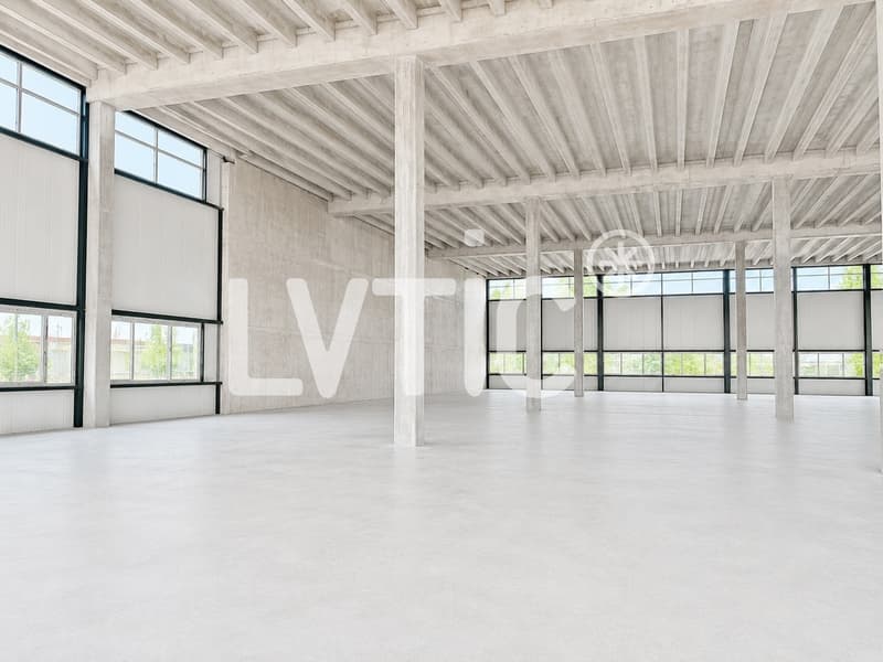 Halle industrielle de 3200 m2 divisible 1500 m2 à louer à Domdidier (5)