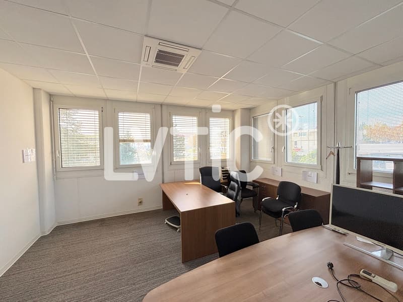 Bureaux de 240 m2 à louer à Bussigny - Sortie Autoroute A1 (3)