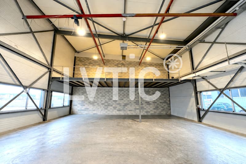 Atelier, dépôt de 394 m2 à louer à Yverdon-les-Bains (2)